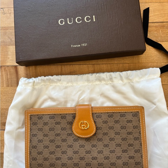 Gucci Tan and Brown Monogram Wallet - Picture 5 of 13